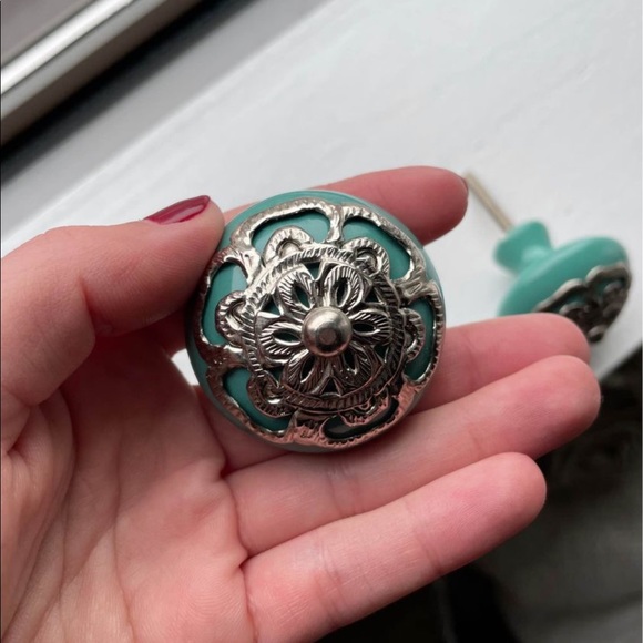 Set of 2 Turquoise Knobs - Picture 2 of 3